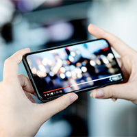 ウェブサイトにプロモーション動画を